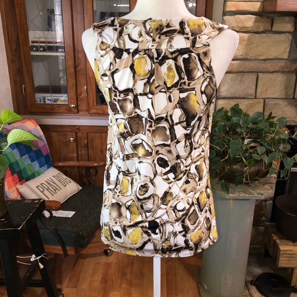 DANA BUCHMAN SIZE XSMALL BROWN YELLOW AND TAN ABSTRACT PATTERN WIDE STRAP BLOUSE - Picture 3 of 3
